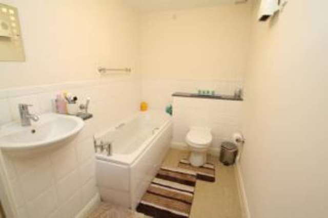  Image of 2 Bedroom Flat for sale at Croydon  Shirley, CR0 7DU