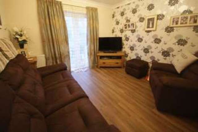  Image of 3 Bedroom Semi-Detached to rent at Manor Avenue  Derby, DE23 6EB