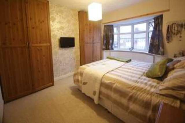  Image of 3 Bedroom Semi-Detached to rent at Manor Avenue  Derby, DE23 6EB