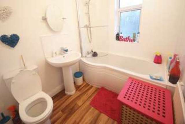  Image of 3 Bedroom Semi-Detached to rent at Manor Avenue  Derby, DE23 6EB