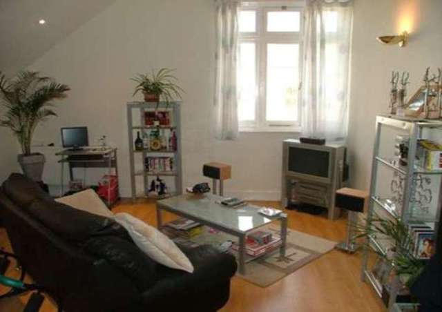 Image of 1 Bedroom Flat to rent at Tunbridge Wells  Royal Tunbridge Wells, TN1 1RU