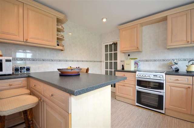  Image of 4 Bedroom Bungalow for sale at Billericay Essex Billericay, CM12 9UL