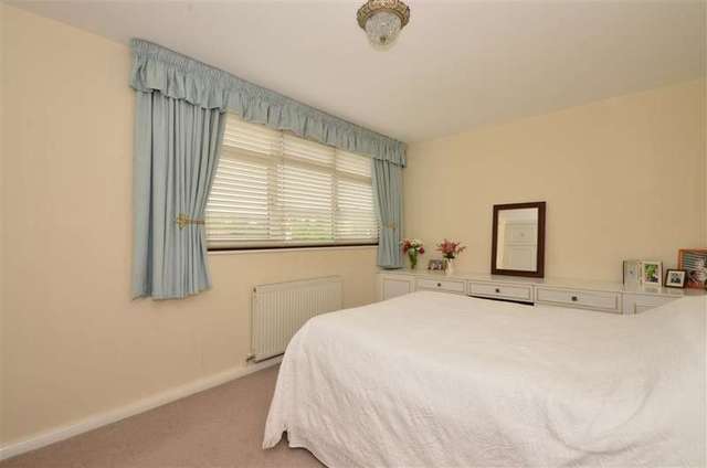  Image of 4 Bedroom Bungalow for sale at Billericay Essex Billericay, CM12 9UL