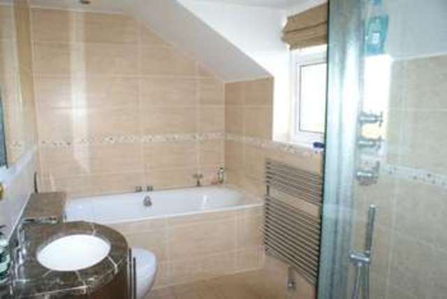  Image of 4 Bedroom Detached for sale at Park View Drive North Charvil Reading, RG10 9QY