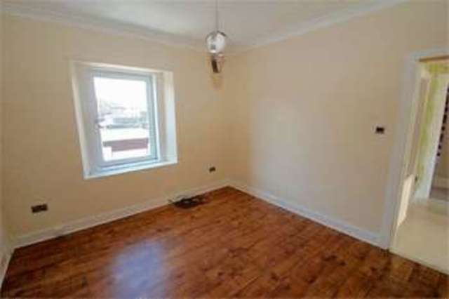  Image of 2 Bedroom Flat for sale at Ochil Street  Tillicoultry, FK13 6EJ