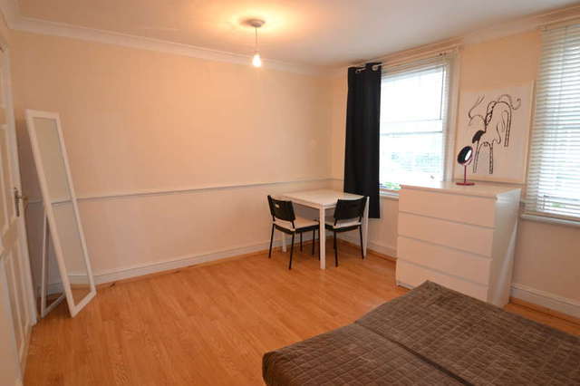  Image of Flat to rent at Barbican, EC1V 9AE