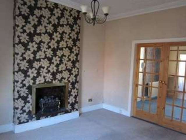  Image of 3 Bedroom Terraced to rent at Oldham Road  Rochdale, OL11 2EZ