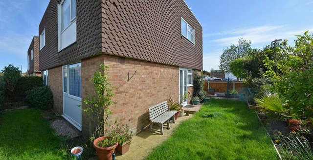  Image of 2 Bedroom Flat for sale at Burnham-on-Crouch Burnham-on-Crouch, CM0 8JL