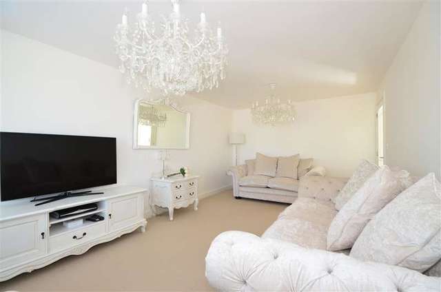  Image of 4 Bedroom Detached for sale at Emsworth Hampshire Emsworth, PO10 7GN