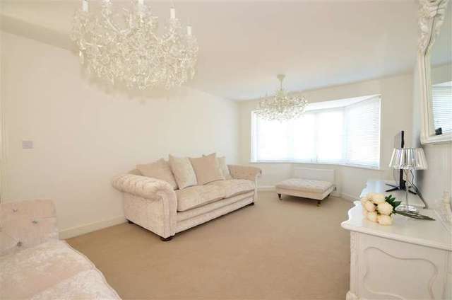  Image of 4 Bedroom Detached for sale at Emsworth Hampshire Emsworth, PO10 7GN