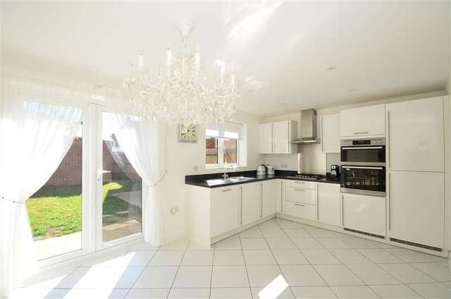  Image of 4 Bedroom Detached for sale at Emsworth Hampshire Emsworth, PO10 7GN