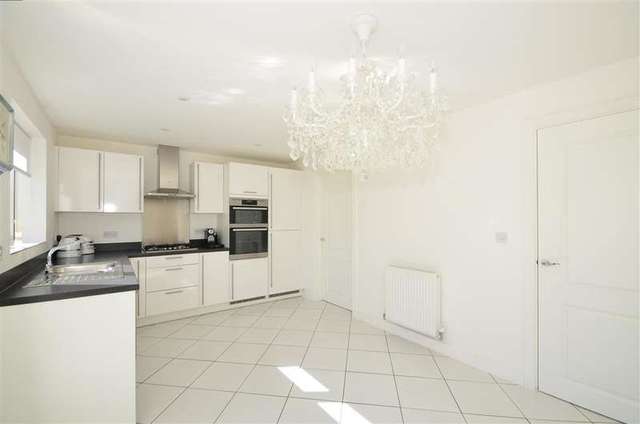  Image of 4 Bedroom Detached for sale at Emsworth Hampshire Emsworth, PO10 7GN