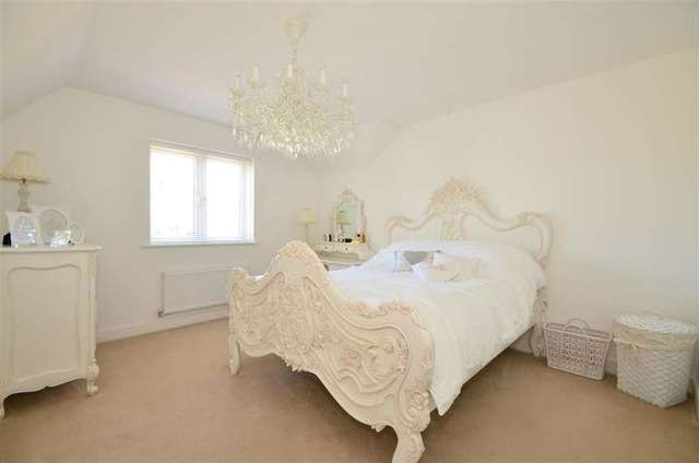  Image of 4 Bedroom Detached for sale at Emsworth Hampshire Emsworth, PO10 7GN