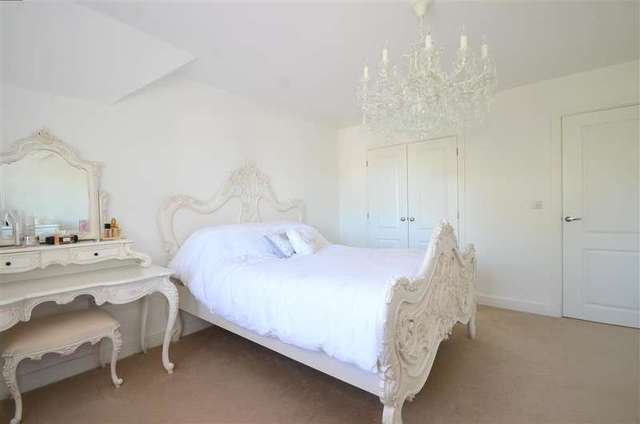 Image of 4 Bedroom Detached for sale at Emsworth Hampshire Emsworth, PO10 7GN