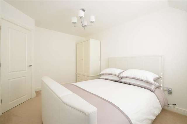  Image of 4 Bedroom Detached for sale at Emsworth Hampshire Emsworth, PO10 7GN