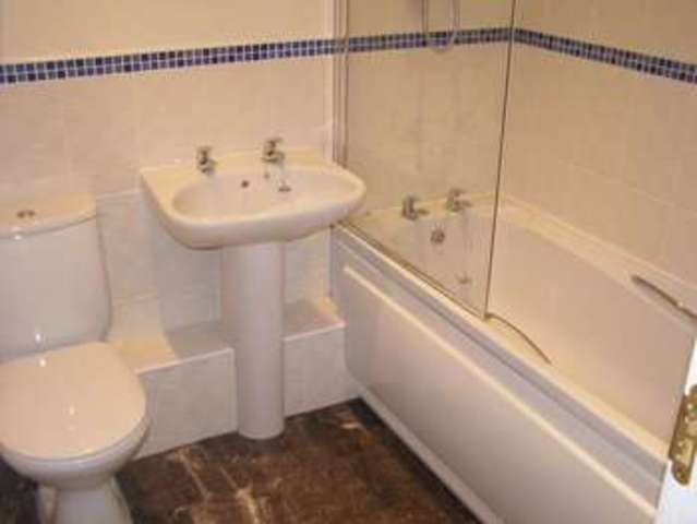  Image of 2 Bedroom Terraced to rent at Park View Road  Witney, OX28 1GA