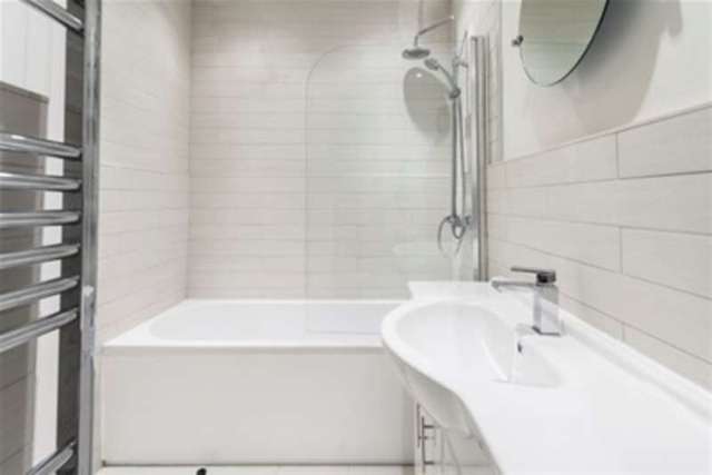  Image of 2 Bedroom Flat to rent at London, W2 4QR