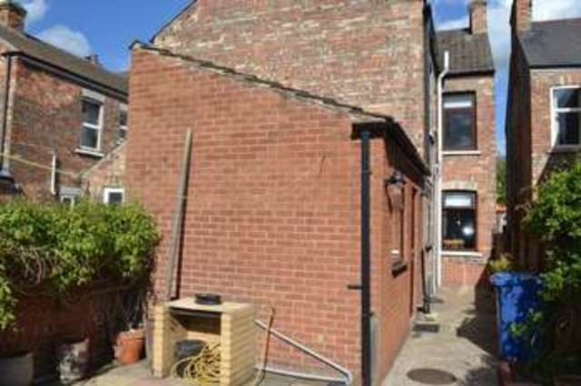  Image of 3 Bedroom Terraced for sale at Ropery Road  Gainsborough, DN21 2NU