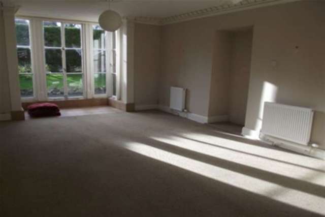  Image of 2 Bedroom Flat to rent at Shepton Mallet, BA4 5LX