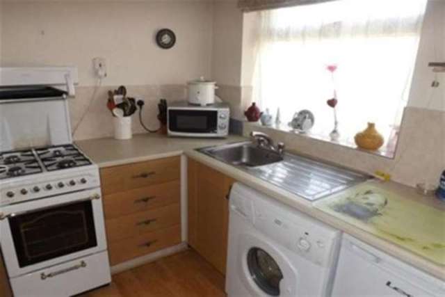 Image of 2 Bedroom Flat to rent at Wolverhampton, WV4 4LE