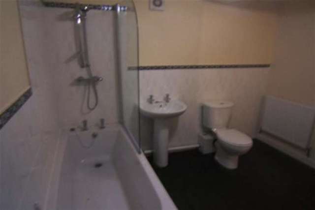  Image of 3 Bedroom Flat to rent at Pontefract, WF7 6DE