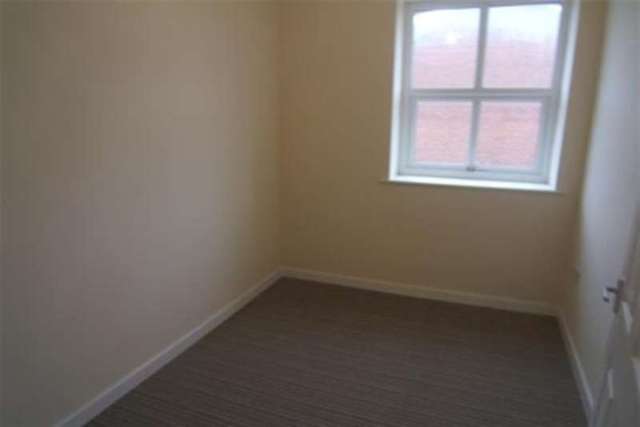  Image of 3 Bedroom Flat to rent at Pontefract, WF7 6DE