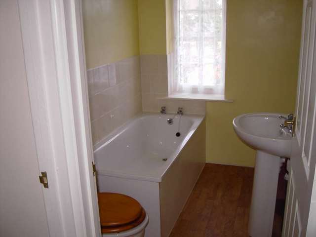  Image of 3 Bedroom Terraced to rent at Sterry Road Dagenham Dagenham, RM10 8NT