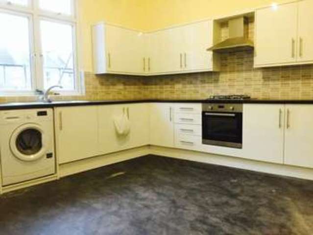  Image of 4 Bedroom Flat to rent at Stroud Green Road  London, N4 3EF