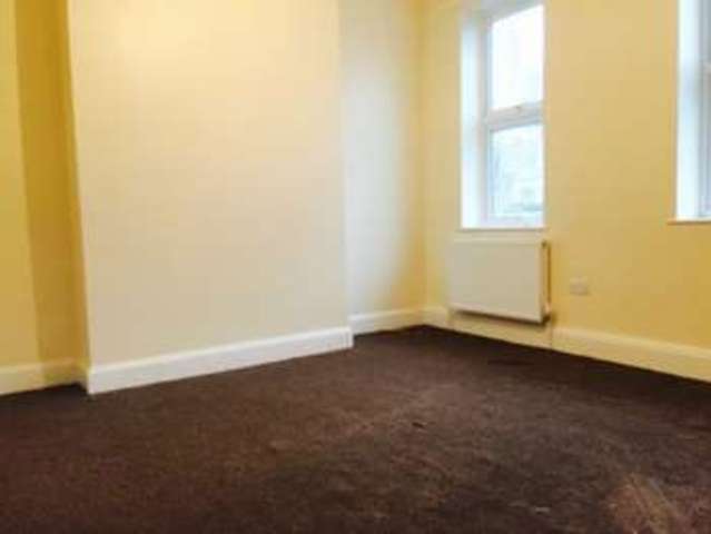  Image of 4 Bedroom Flat to rent at Stroud Green Road  London, N4 3EF