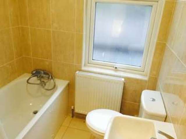  Image of 4 Bedroom Flat to rent at Stroud Green Road  London, N4 3EF