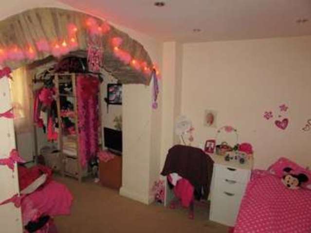  Image of 2 Bedroom Flat for sale at Tavistock Road  Launceston, PL15 9EZ
