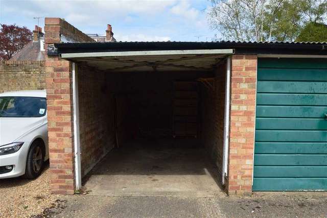  Image of Property to rent at Putney Vale, SW15 6EX