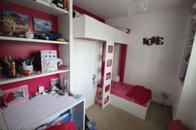  Image of 4 Bedroom Detached for sale at The Laurels  Banstead, SM7 2HG