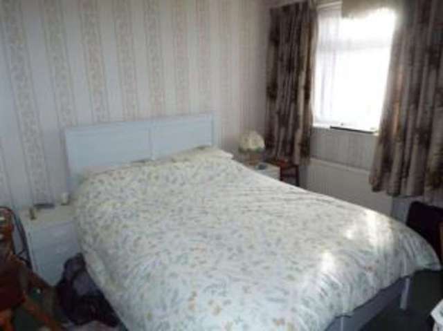  Image of 3 Bedroom Terraced for sale at Broxbourne Hertfordshire Turnford, EN10 6EW