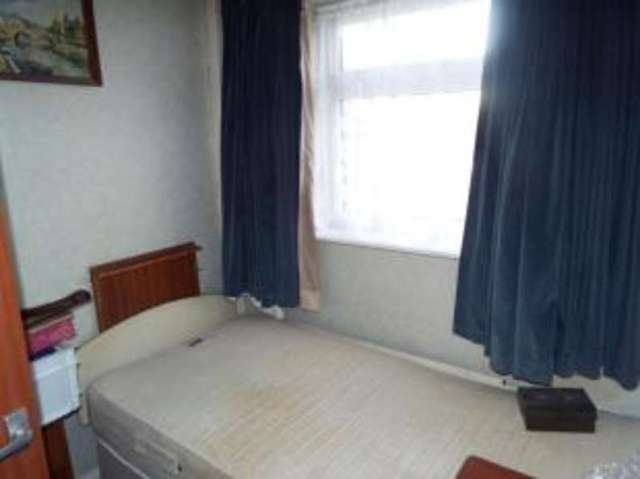  Image of 3 Bedroom Terraced for sale at Broxbourne Hertfordshire Turnford, EN10 6EW