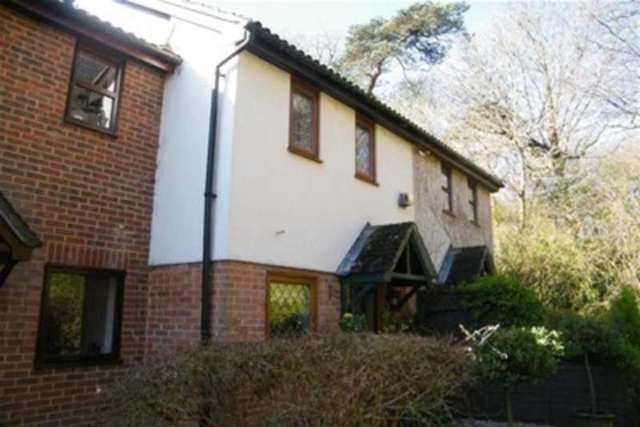  Image of 2 Bedroom Terraced to rent at Brentwood, CM13 2UN