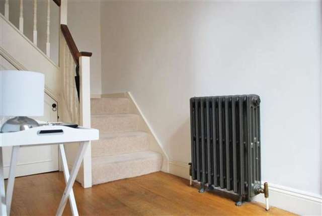  Image of 3 Bedroom End of Terrace to rent at Buckhurst Hill, IG9 5RT
