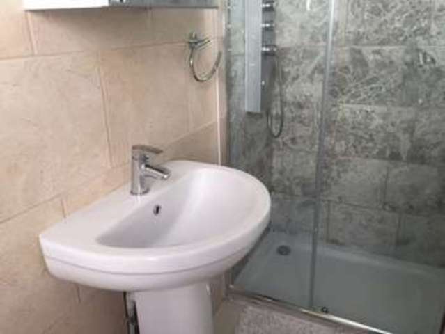  Image of Flat to rent at Victory Avenue  Morden, SM4 6DL