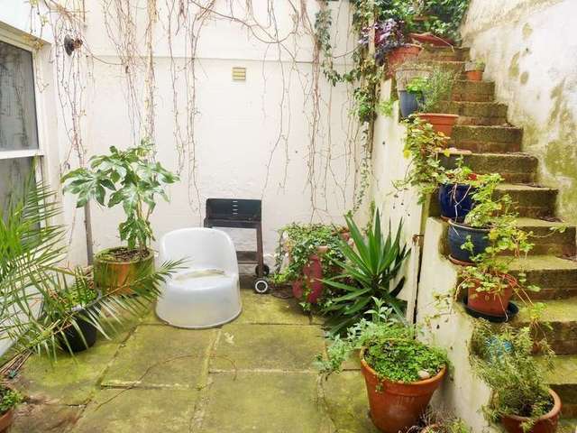  Image of 2 Bedroom Flat for sale at Hove Hove, BN3 1AH