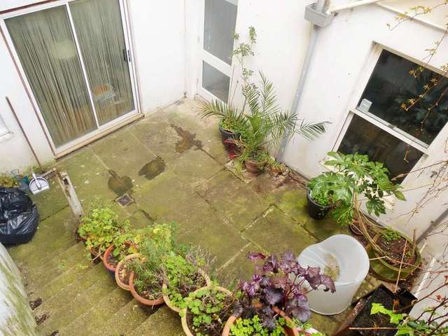  Image of 2 Bedroom Flat for sale at Hove Hove, BN3 1AH