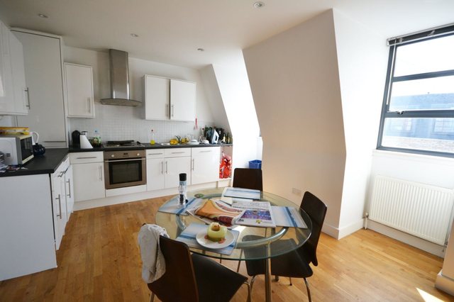  Image of 2 Bedroom Flat to rent at Watney Street  Shadwell, E1 2QE