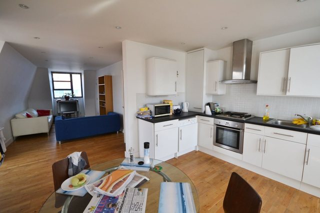  Image of 2 Bedroom Flat to rent at Watney Street  Shadwell, E1 2QE