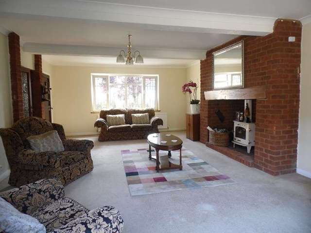  Image of 4 Bedroom Detached for sale at Wavertree Road  Benfleet, SS7 5AP