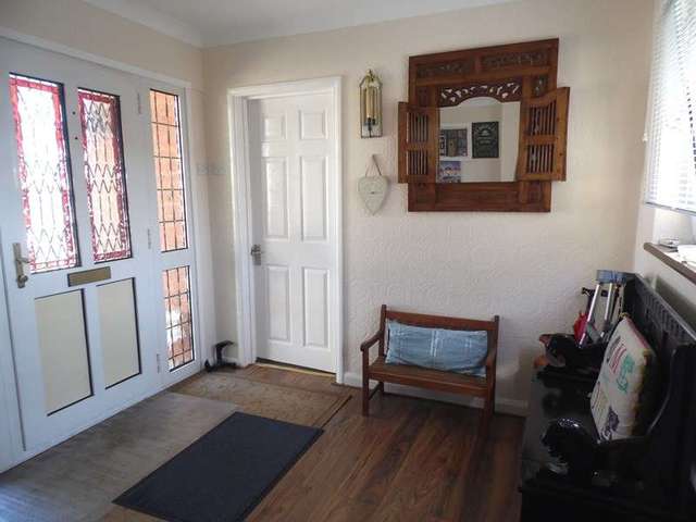  Image of 4 Bedroom Detached for sale at Wavertree Road  Benfleet, SS7 5AP