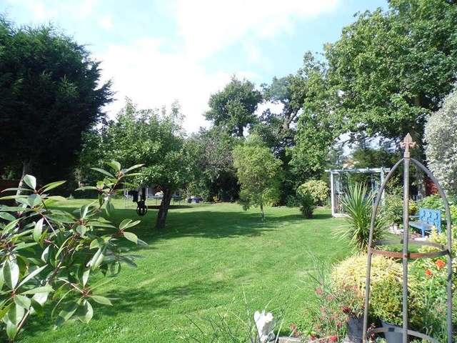  Image of 4 Bedroom Detached for sale at Wavertree Road  Benfleet, SS7 5AP