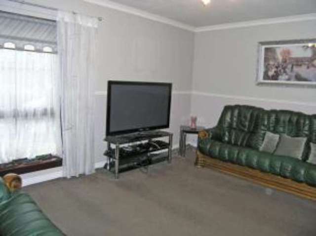  Image of 3 Bedroom Flat for sale at Glasgow Lanarkshire Glasgow, G31 2EG