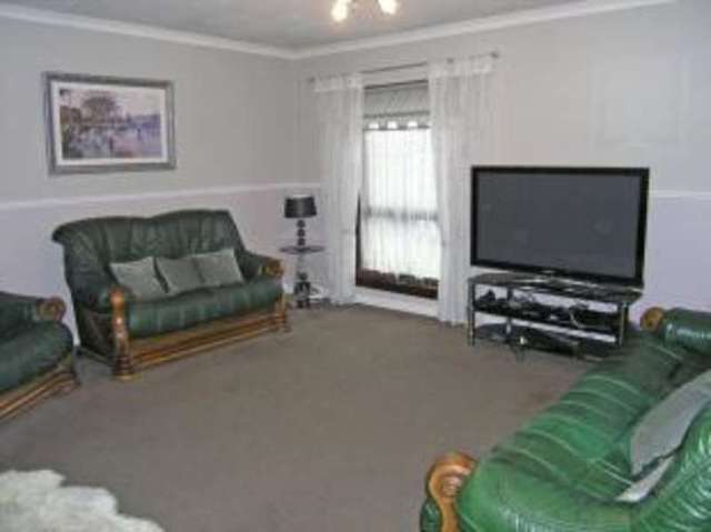  Image of 3 Bedroom Flat for sale at Glasgow Lanarkshire Glasgow, G31 2EG