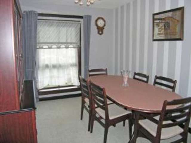  Image of 3 Bedroom Flat for sale at Glasgow Lanarkshire Glasgow, G31 2EG