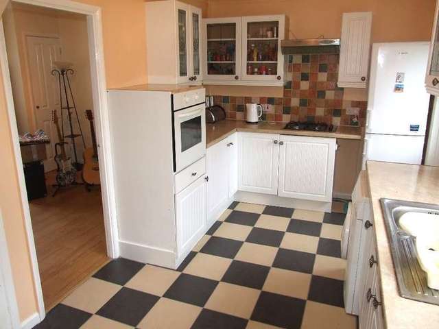  Image of 3 Bedroom Detached to rent at Weymouth, DT4 9AU