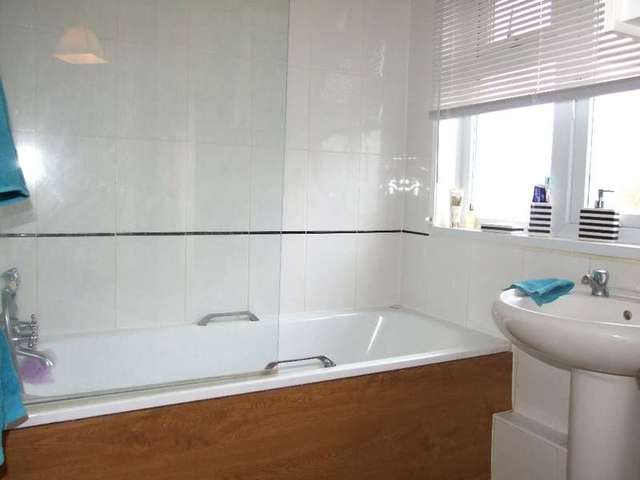  Image of 3 Bedroom Detached to rent at Weymouth, DT4 9AU